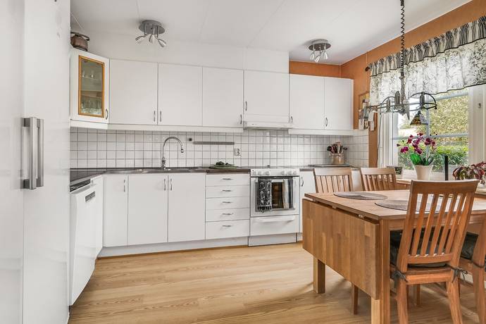5 rum Radhus på Flädergatan 22 Gärdesta Sala kommun - bild 2