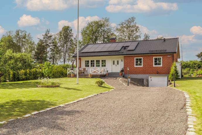 5 rum villa på Långgatan 76 Centrala kil, Kils kommun - bild 1