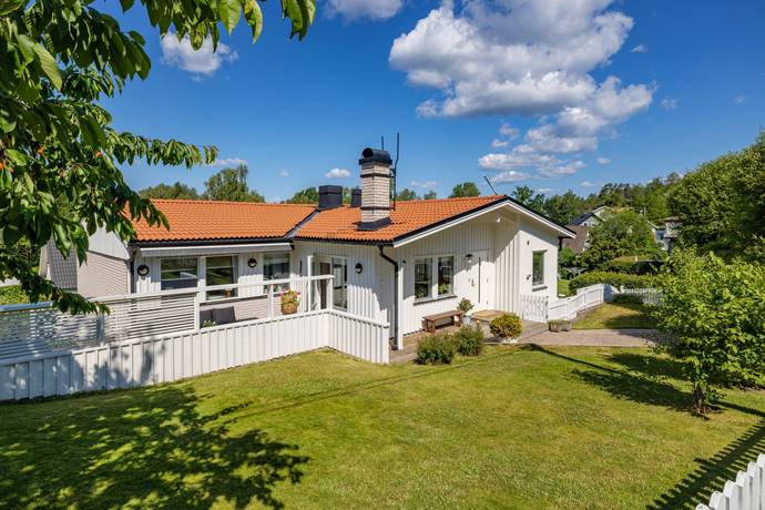 Måndalsvägen 2B, Trollbäcken, Tyresö kommun