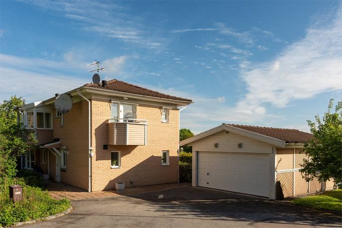 5 rum villa på LUSTIGKULLAGATAN 13 Lustigkulla / Trumslagarbacken, Västerås kommun - bild 2