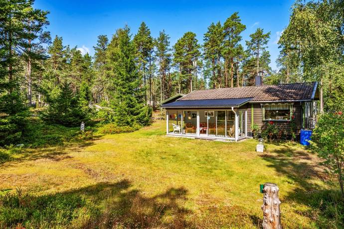 3 rum vinterbonat fritidshus på Norra Bergvägen 7 Marum, Norrtälje kommun - bild 1