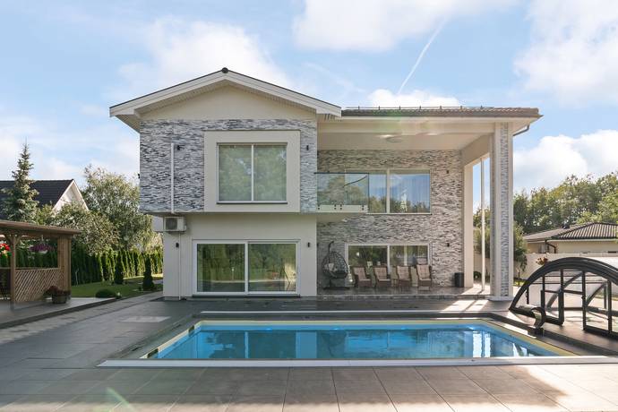 365 m² Villa på Järpvägen 24 Järfälla kommun - bild 1
