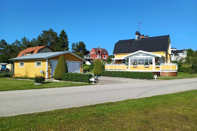 3 rum villa på Bäckholmsvägen 1 Vedevåg, Lindesbergs kommun - bild 1
