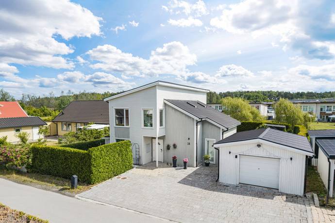 5 rum villa på Beckasinvägen 18 Råby Gärde - Bro, Upplands-Bro kommun - bild 1