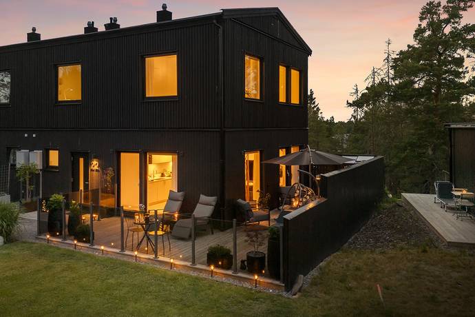 4 rum parhus på Tomtestigen 22 Mörtnäs, Värmdö kommun - bild 1