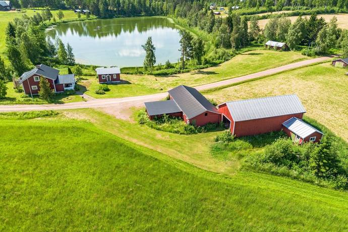 Gård med jordbruk på Näset 255 Näset Ragunda kommun - bild 1