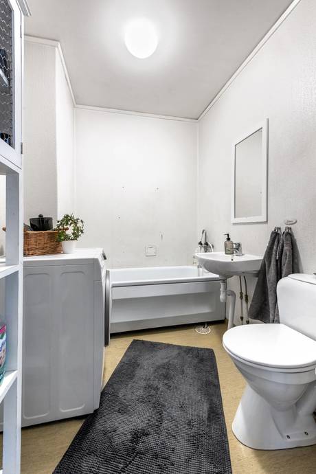 12 rum Gård utan jordbruk på Ina 231 SÖDERALA Söderhamns kommun - bild 20