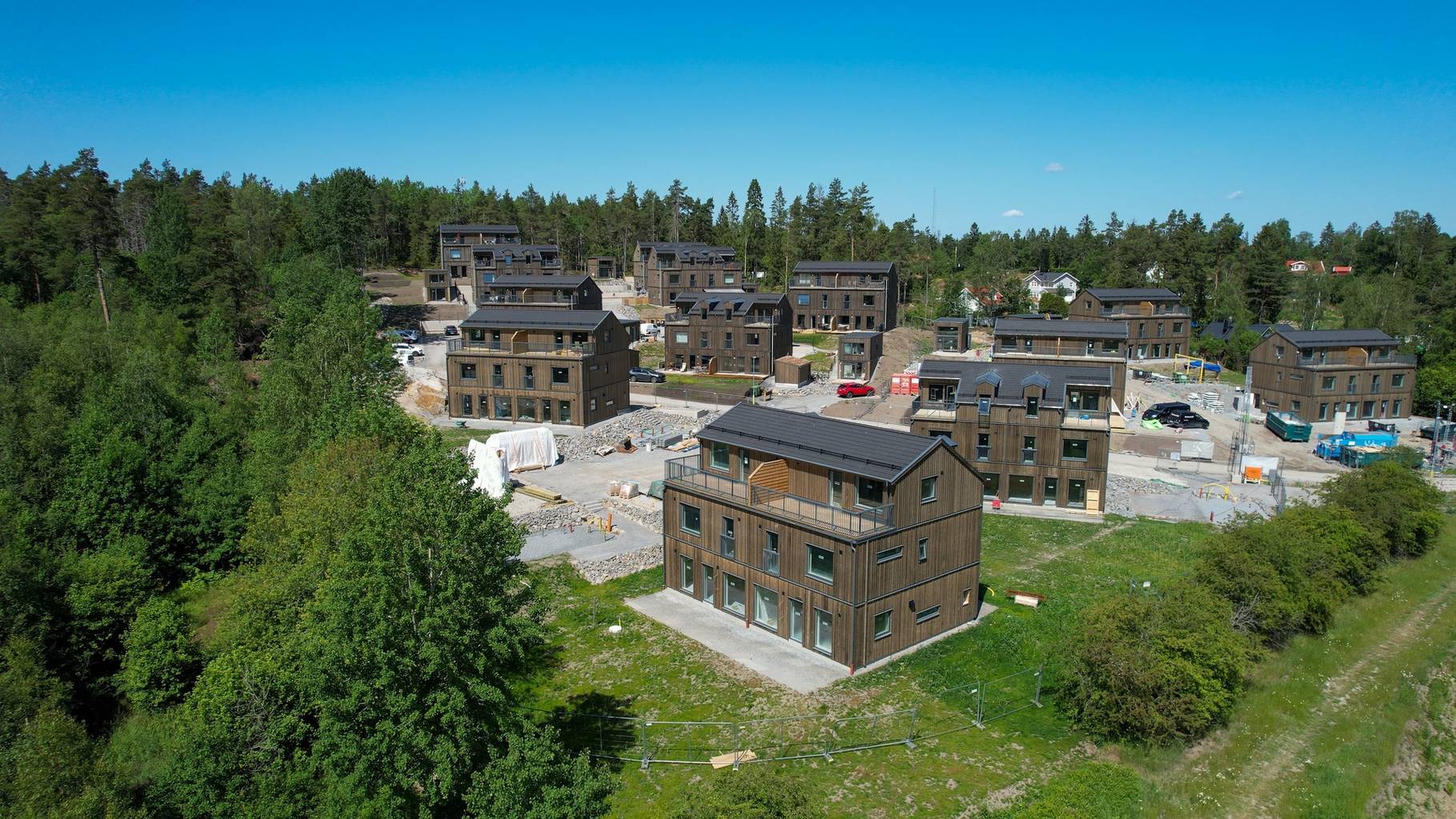 Parhus på Brf Ängsvyn 2 - Unika bostäder i en naturnära miljö och gångavstånd till nya Vegastaden Vega/ Hermanstorp Haninge kommun - bild 1